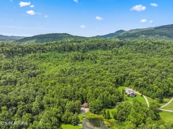 1525 Cove Ln, Oliver Springs, TN 37840