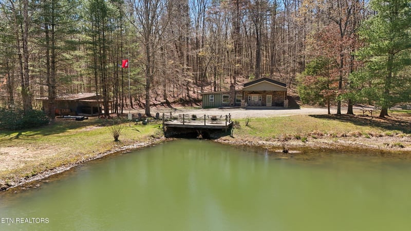 1525 Cove Ln, Oliver Springs, TN 37840