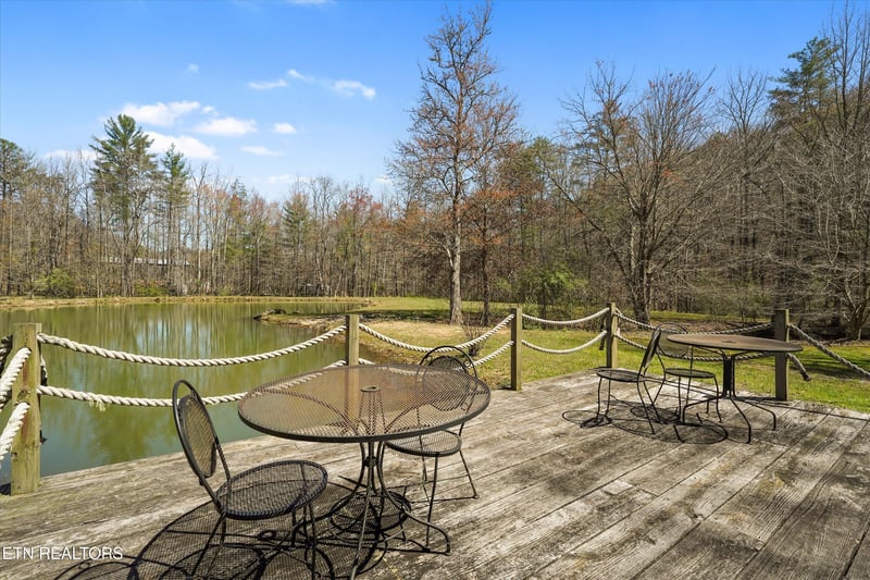 1525 Cove Ln, Oliver Springs, TN 37840