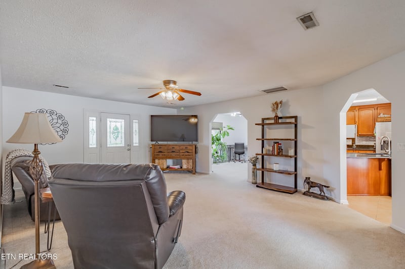 1525 Double D Dr, Sevierville, TN 37876