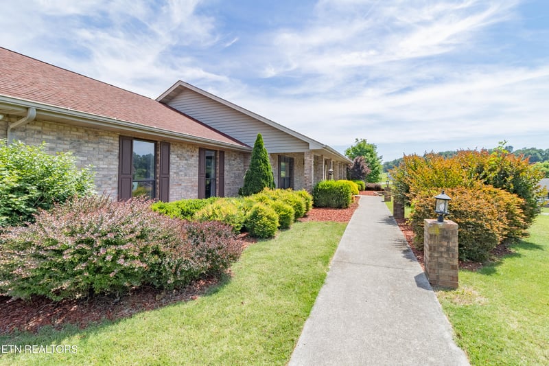 1525 Double D Dr, Sevierville, TN 37876