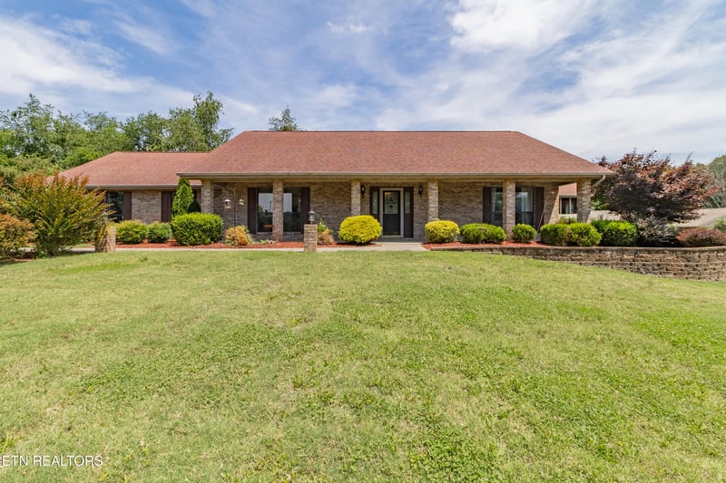 1525 Double D Dr, Sevierville, TN 37876