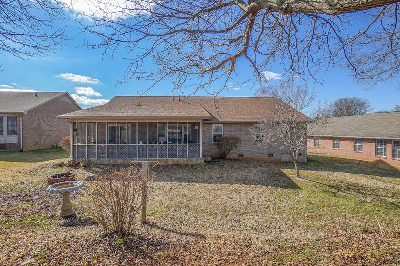 1526 Cavalier Dr, Maryville, TN 37803