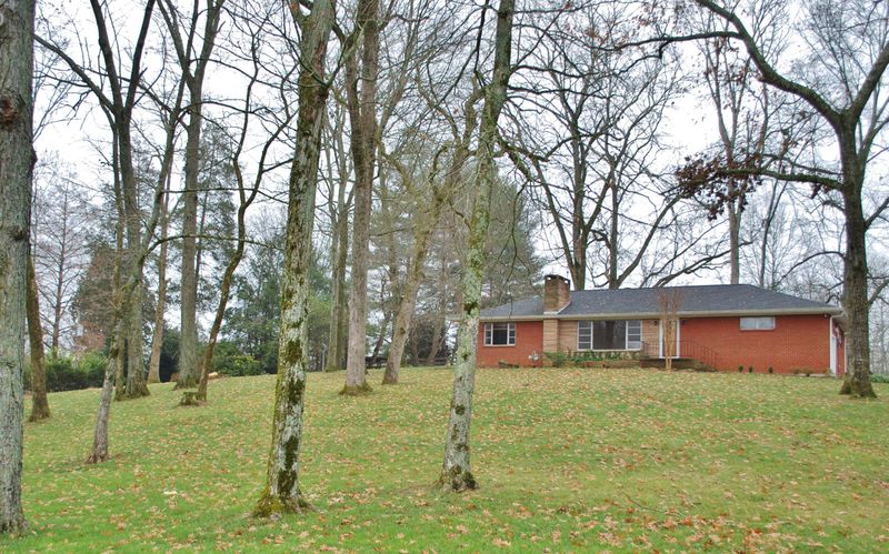 1527 Oak Ridge Hwy, Clinton, TN 37716