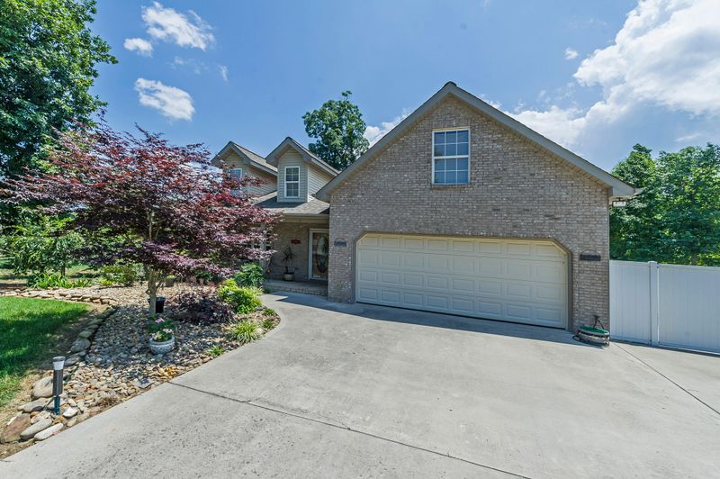 1528 Foxfire Cir, Seymour, TN 37865