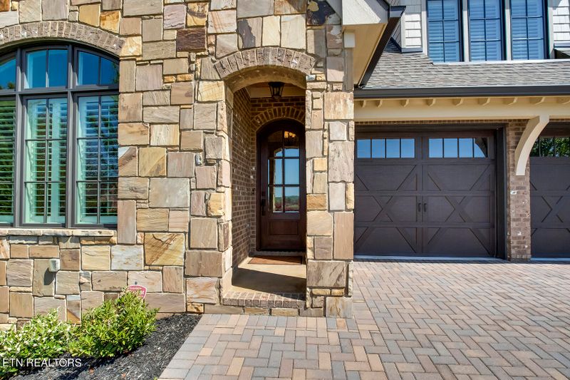 15280 Lighthouse Pointe Dr, Lenoir City, TN 37772