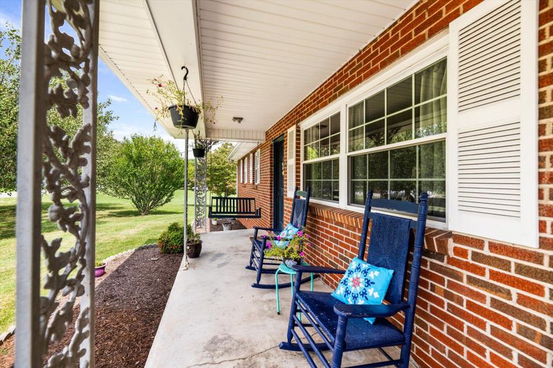 153 Alpine Dr, Corryton, TN 37721