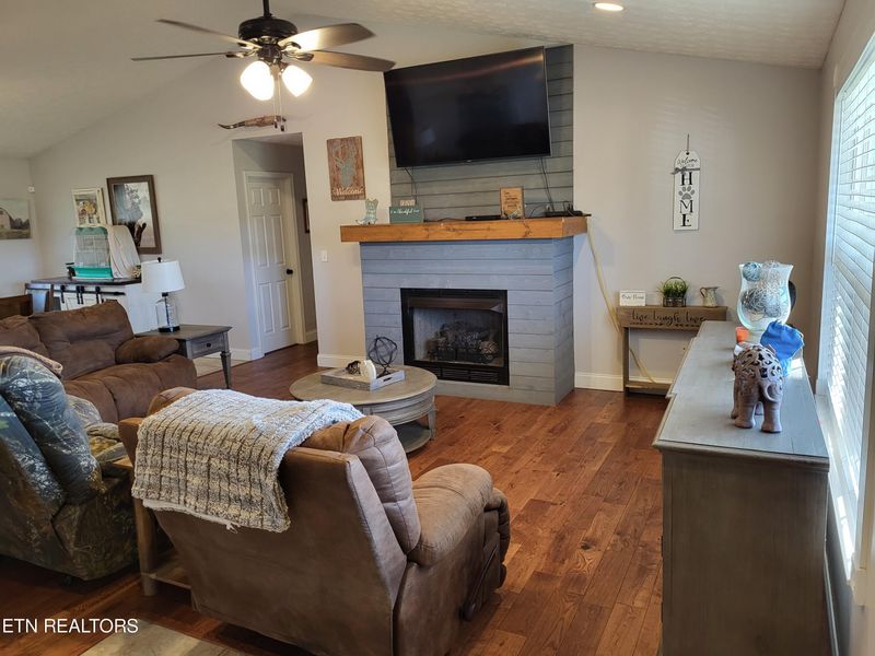 153 Creek Ct, Blaine, TN 37709