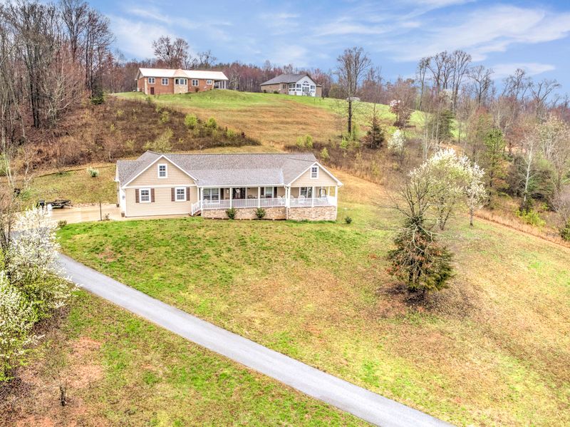 153 Cunningham Blvd, Harriman, TN 37748
