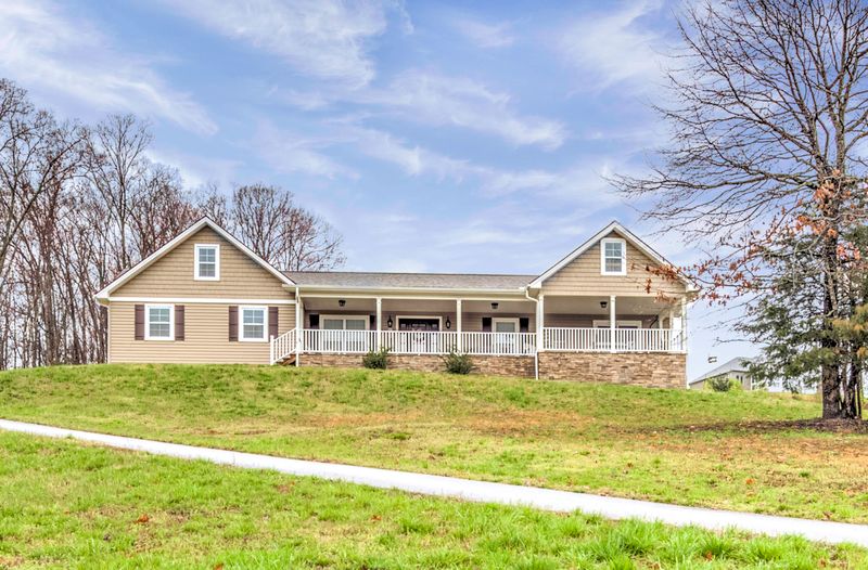 153 Cunningham Blvd, Harriman, TN 37748