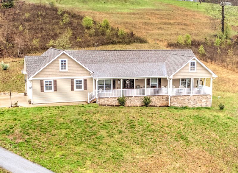 153 Cunningham Blvd, Harriman, TN 37748