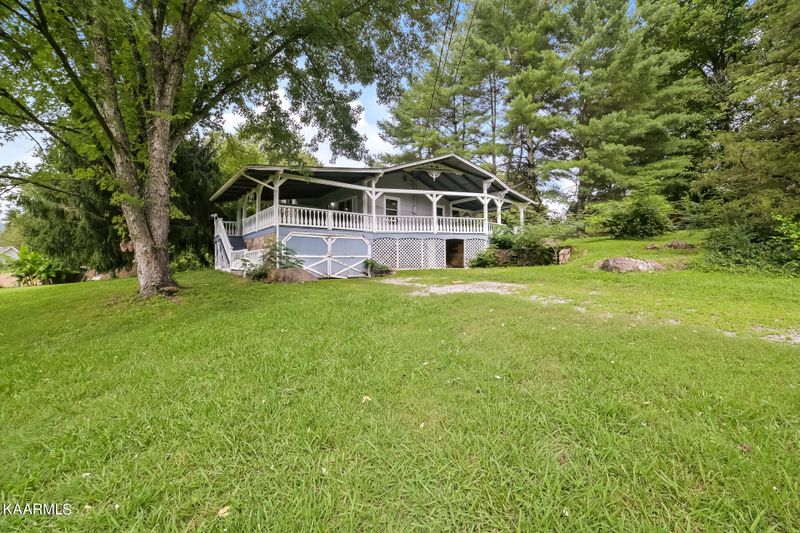 153 E Leatherwood Dr, Walland, TN 37886