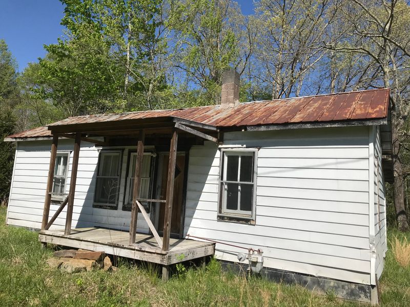 153 John Cox Rd, Deer Lodge, TN 37726