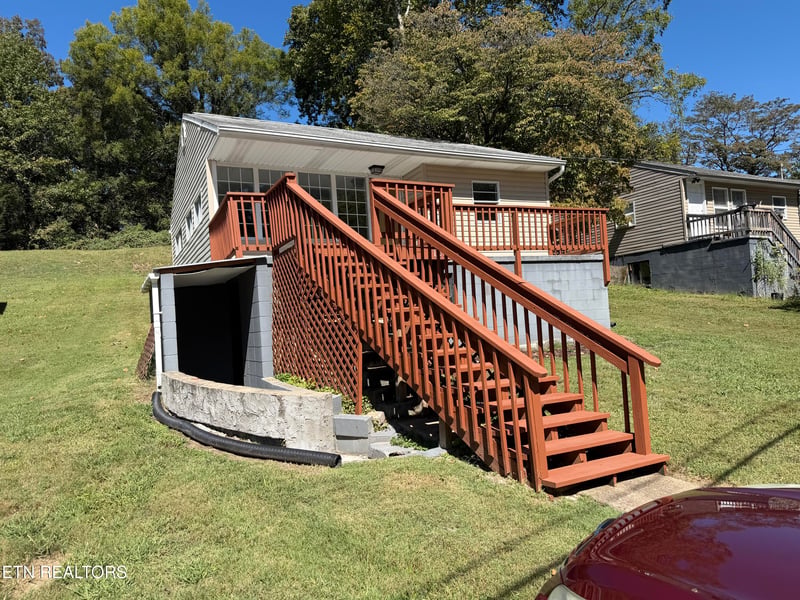 153 Johnson Rd, Oak Ridge, TN 37830
