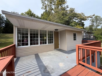 153 Johnson Rd, Oak Ridge, TN 37830