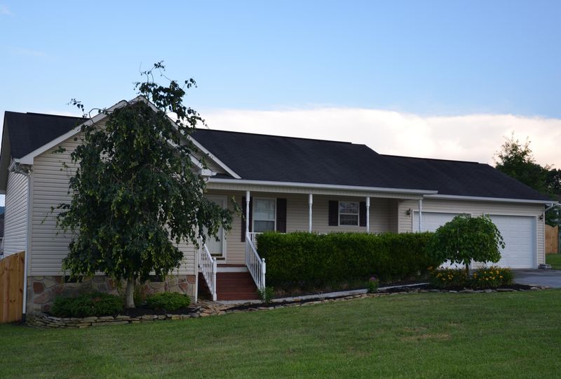 153 Magnolia Ln, Jacksboro, TN 37757