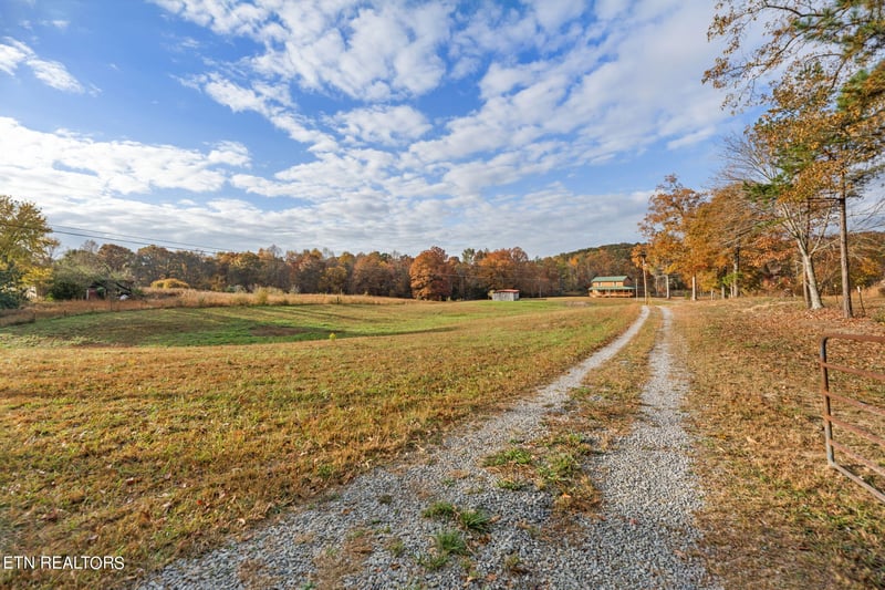 153 Tracey Beach Rd, Oakdale, TN 37829