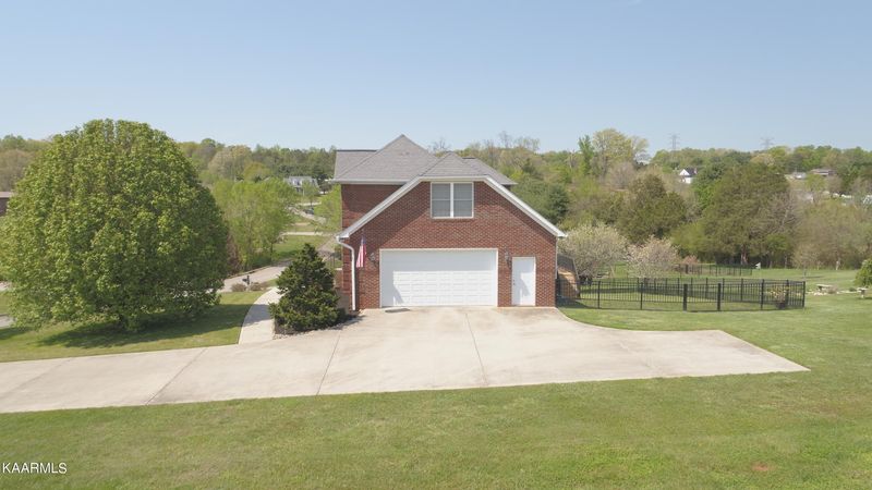 1530 Mint Meadows Dr, Maryville, TN 37803