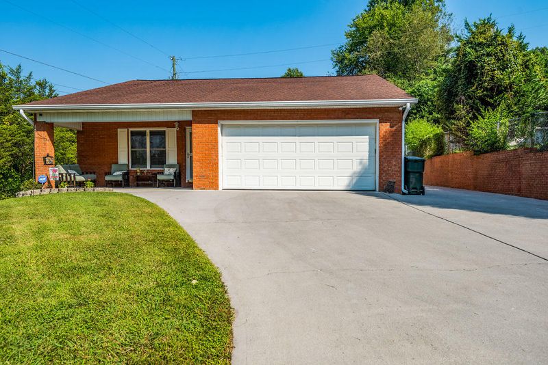 1530 Retreat St, Sevierville, TN 37862