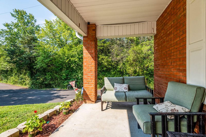 1530 Retreat St, Sevierville, TN 37862