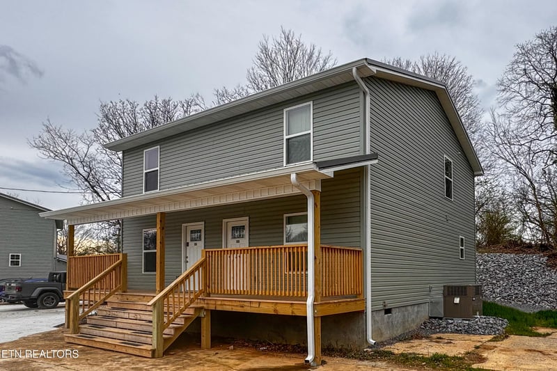 153155 Oak St, Athens, TN 37303