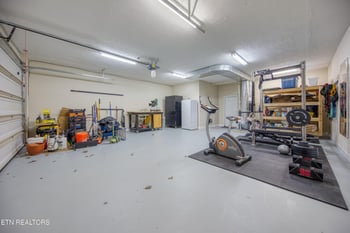 1532 N Courtney Oak Ln, Knoxville, TN 37938