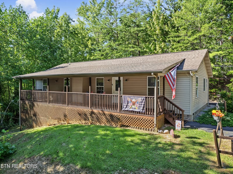 1533 Honey Bee Cove Way, Pigeon Forge, TN 37863