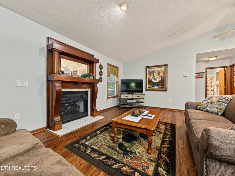 1533 Honey Bee Cove Way, Pigeon Forge, TN 37863