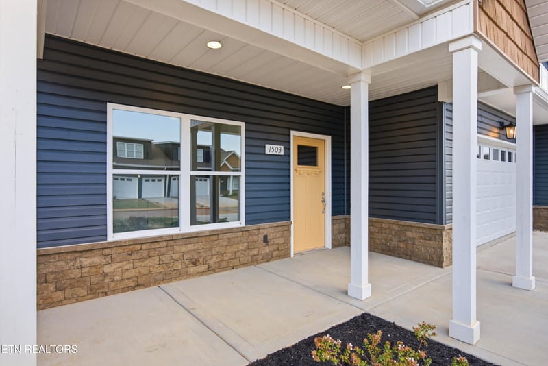 1533 Sunrise Crest Ln, Powell, TN 37849