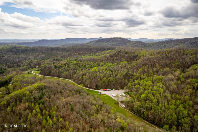 1534 Cove Ln, Oliver Springs, TN 37840