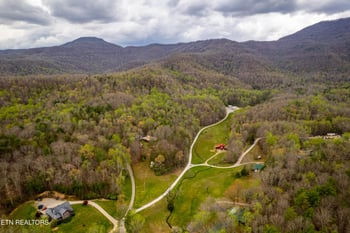 1534 Cove Ln, Oliver Springs, TN 37840