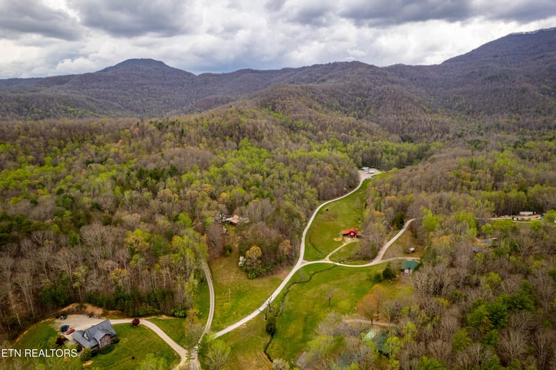 1534 Cove Ln, Oliver Springs, TN 37840