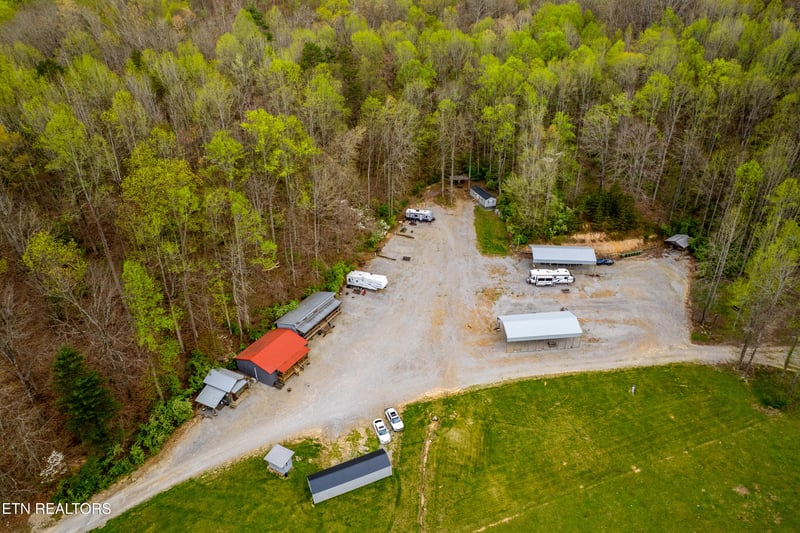 1534 Cove Ln, Oliver Springs, TN 37840