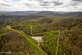 1534 Cove Ln, Oliver Springs, TN 37840