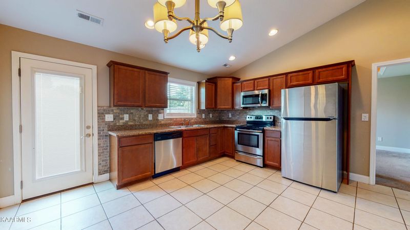 1537 Eagle Bend Rd, Clinton, TN 37716