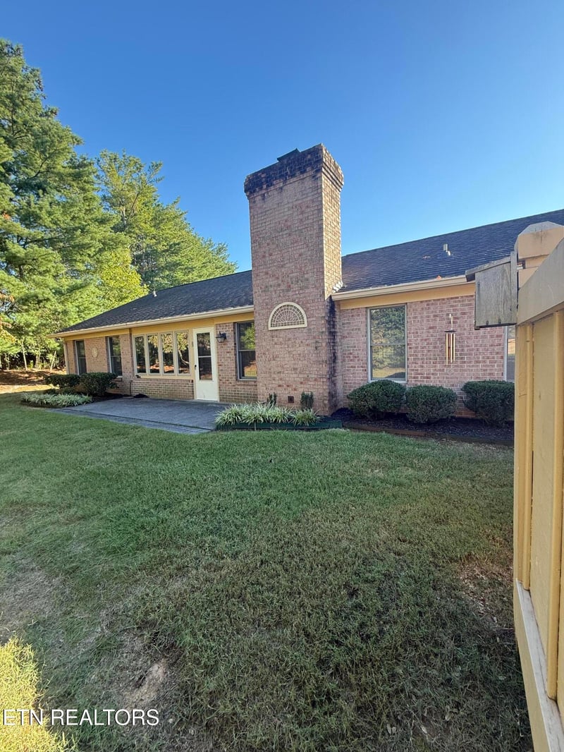 1538 Claremont Dr, Maryville, TN 37803