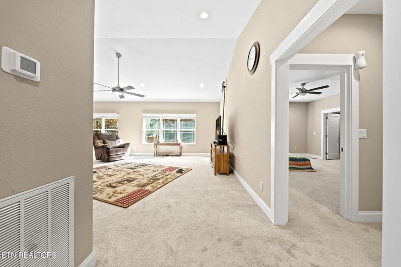 154 Clear Creek Way, Kodak, TN 37764