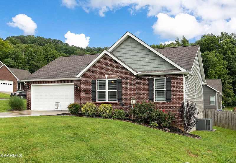 154 Cornerstone Cir, Clinton, TN 37716