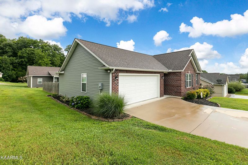 154 Cornerstone Cir, Clinton, TN 37716