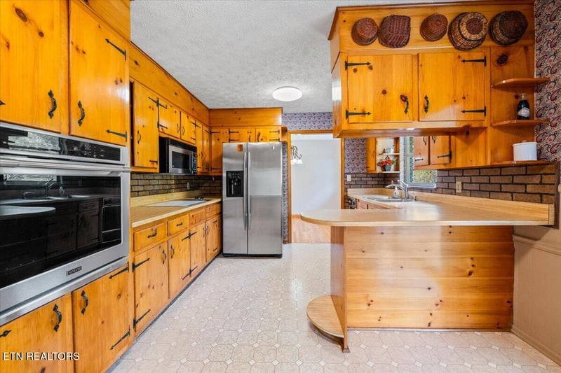 154 E Wolf Valley Rd, Heiskell, TN 37754