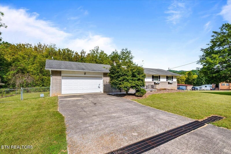 154 E Wolf Valley Rd, Heiskell, TN 37754