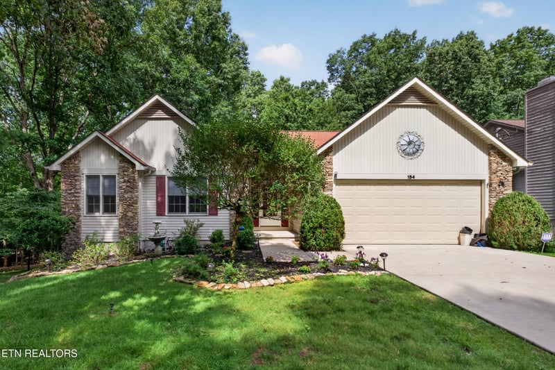 154 Glenwood Dr, Crossville, TN 38558