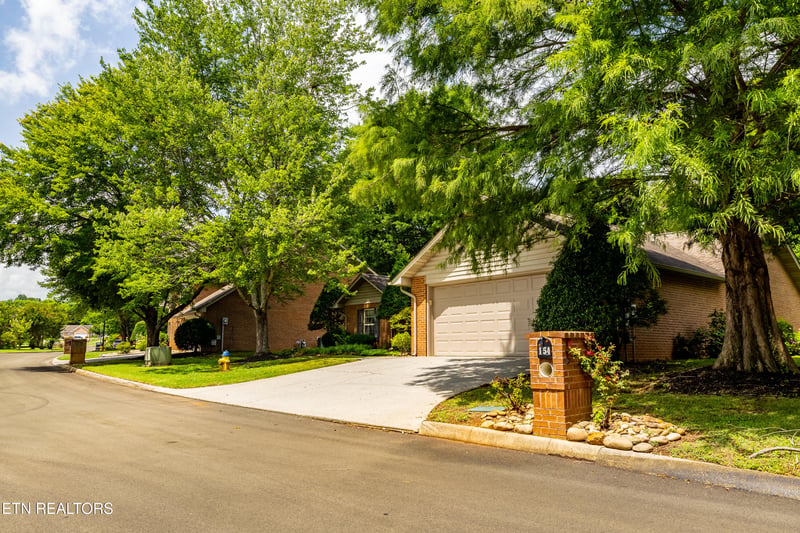 154 Manchester Dr, Maryville, TN 37803