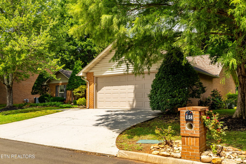 154 Manchester Dr, Maryville, TN 37803