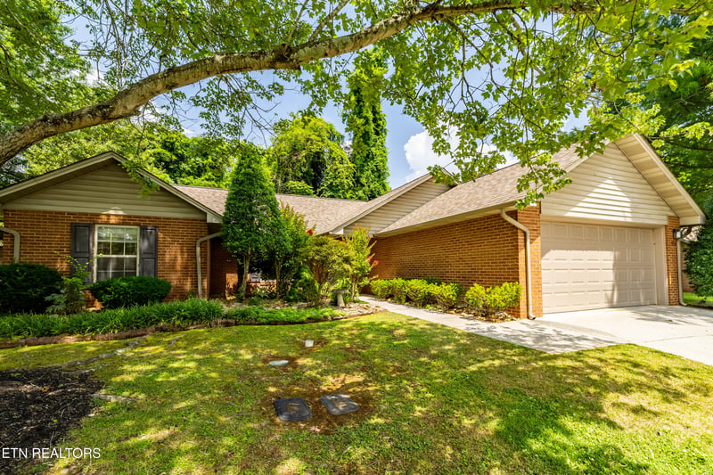 154 Manchester Dr, Maryville, TN 37803