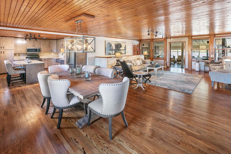 154 Rebel Rd, Harriman, TN 37748