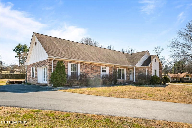 154 Scarlett Dr, Lafollette, TN 37766