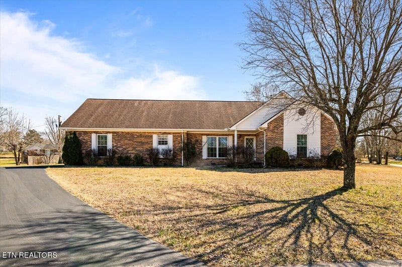 154 Scarlett Dr, Lafollette, TN 37766