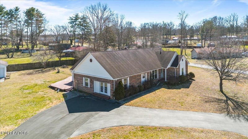 154 Scarlett Dr, Lafollette, TN 37766