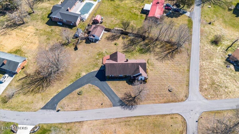 154 Scarlett Dr, Lafollette, TN 37766